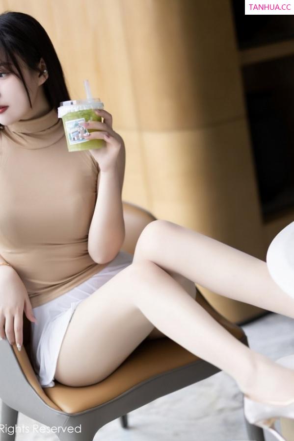 张欣欣 馨沁 [XiuRen]高清写真图 2023.07.03 No.7013 张欣欣 短裙美腿第12张图片